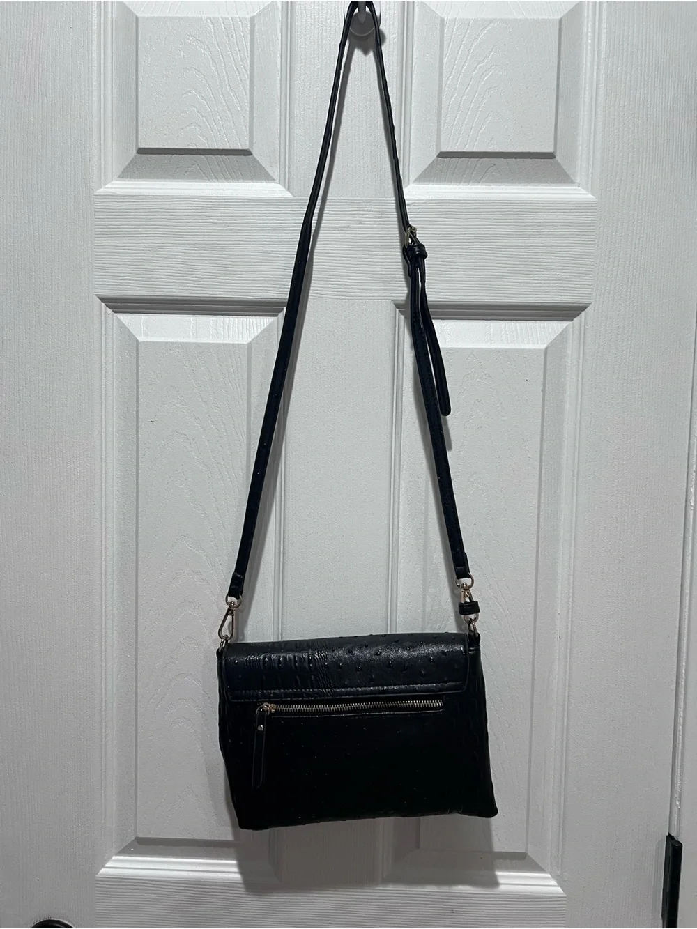 Black Faux Ostrich Leather Crossbody Clutch - Gold Hardware‎